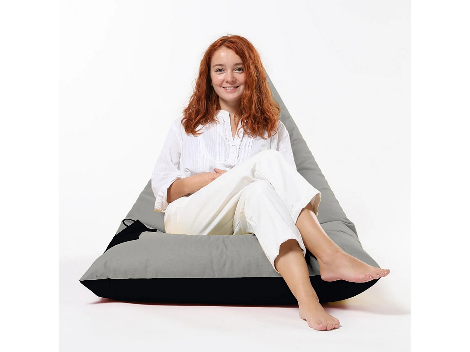 Pouf / coussin de sol triangle Gilko 90x145cm Tissu Noir et Gris