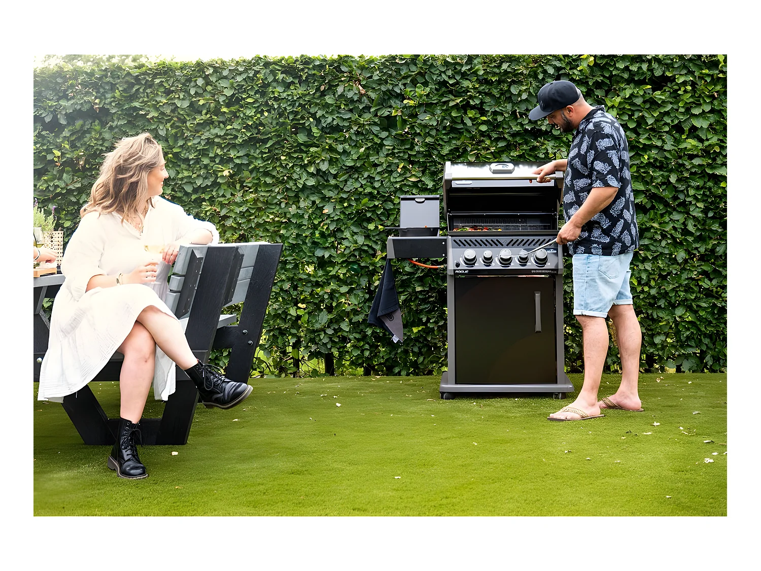 Napoleon Barbecue à gaz sur pieds 5 feux 14.25kw noir - ROGUE-RB425