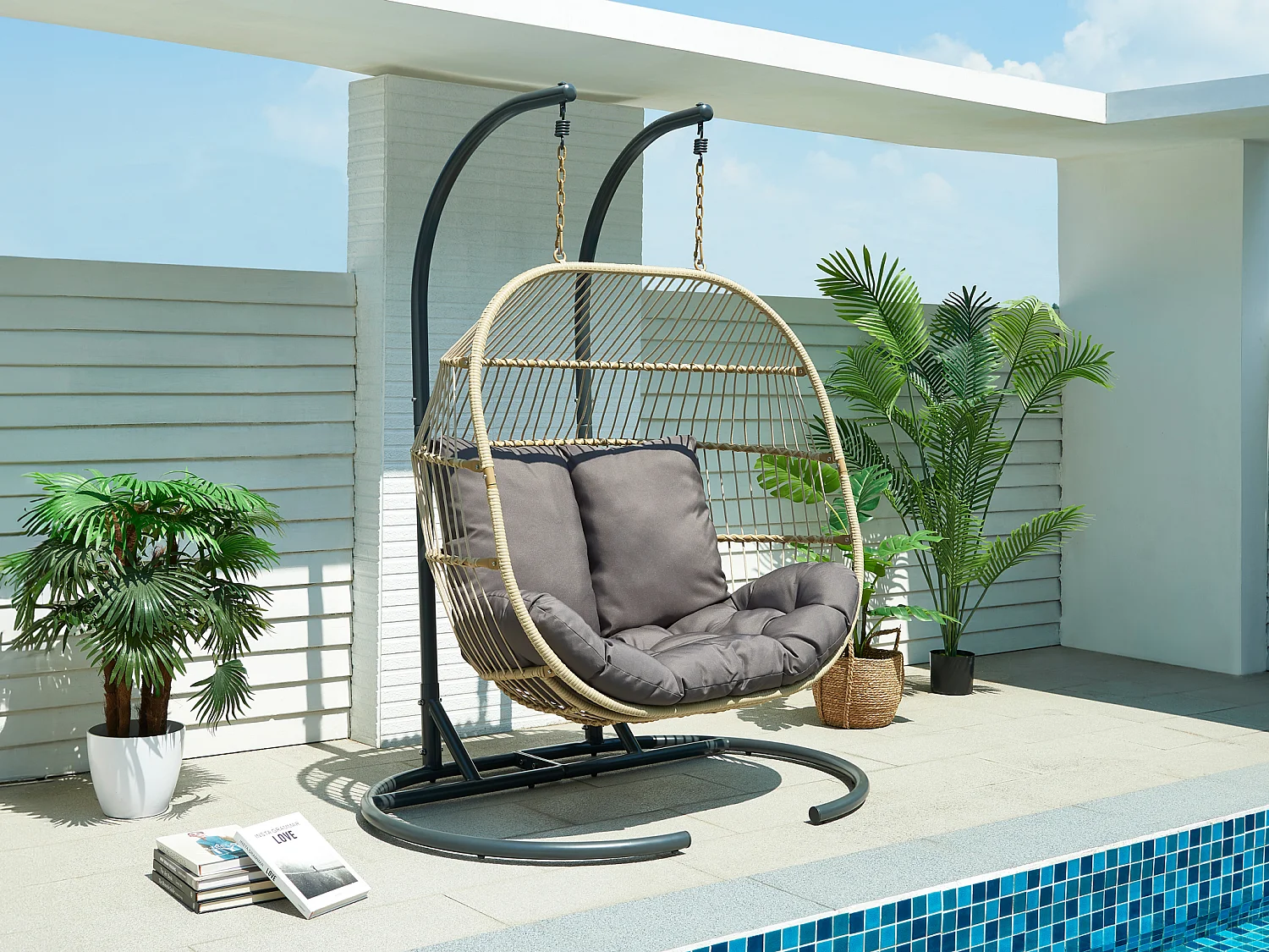 Fauteuil suspendu 2 places en résine tressée - Naturel clair avec coussin anthracite - LISSANDRA de MYLIA