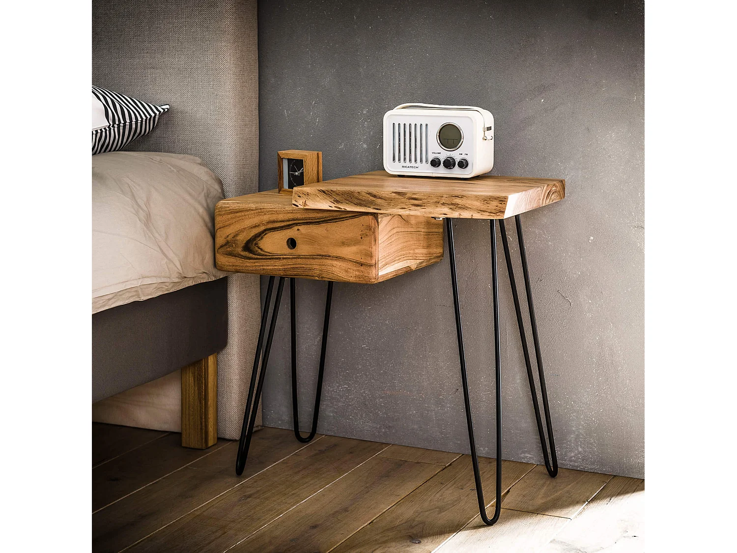 Chevet côté droit 1 tiroir 1 plateau en bois massif - CH18024