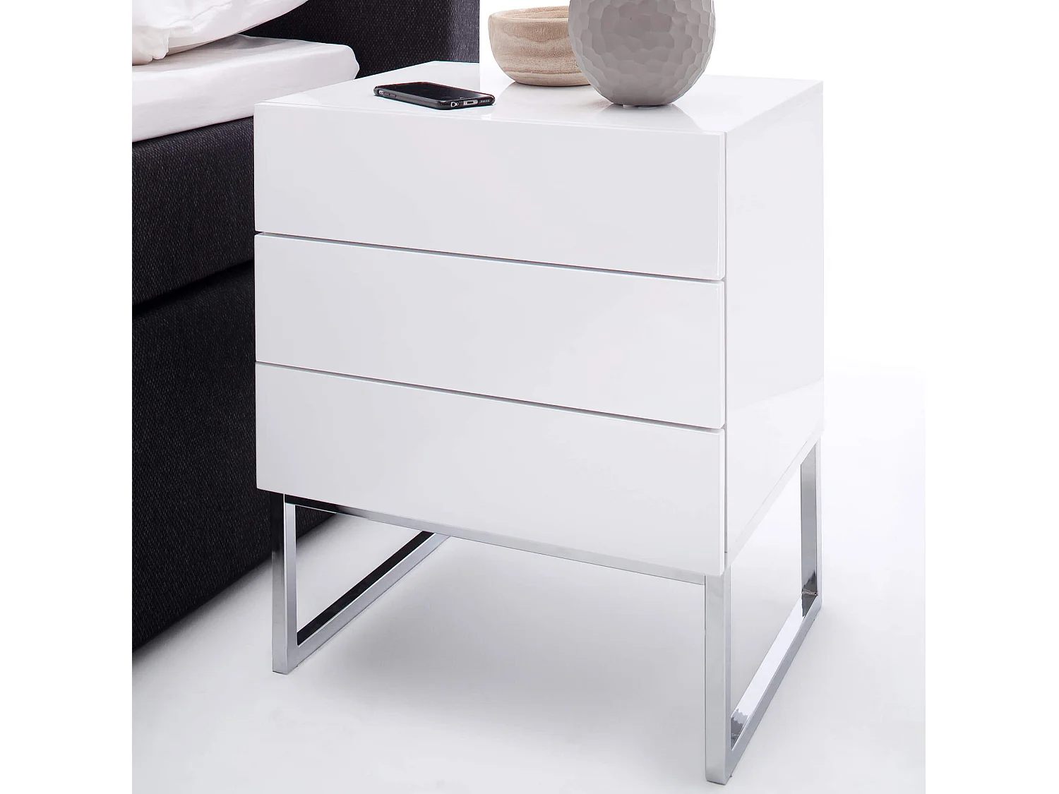 Chevet 3 tiroirs en bois blanc laqué avec pieds gris chromé - CH1007-2