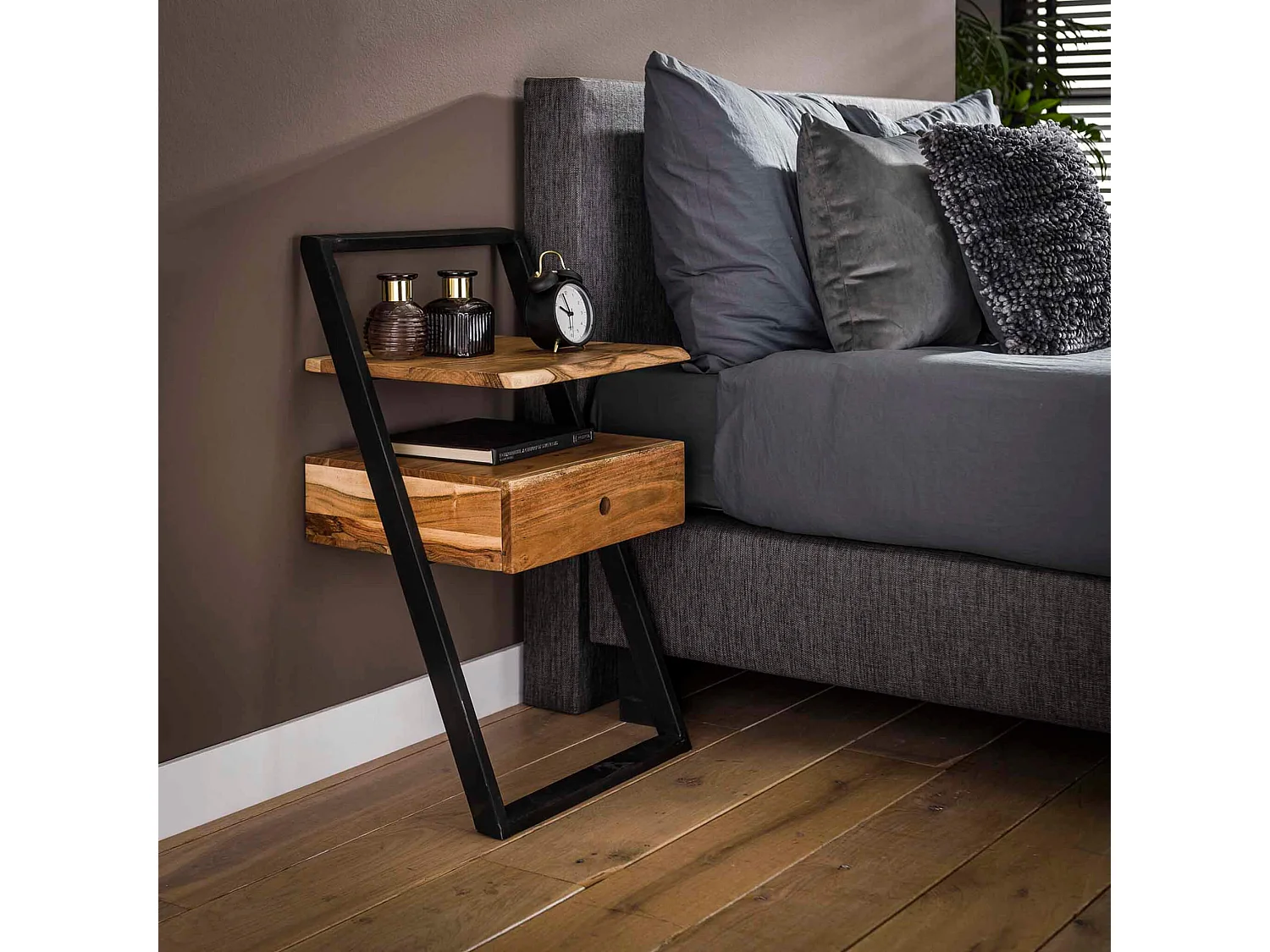 Chevet 1 tiroir 1 plateau en bois massif - CH18036