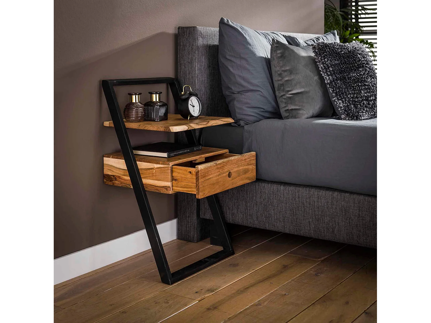 Chevet 1 tiroir 1 plateau en bois massif - CH18036