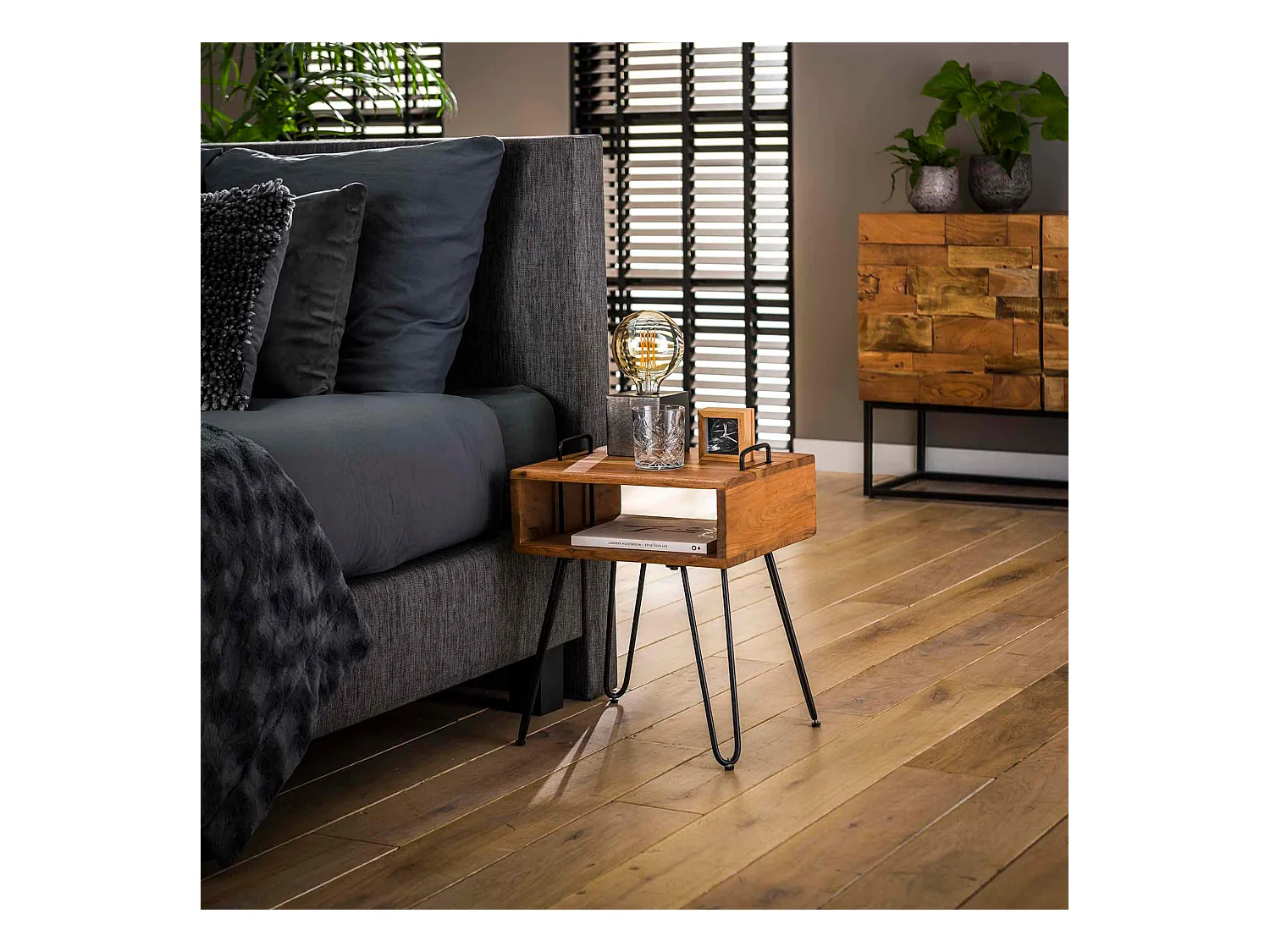 Chevet 1 niche en bois massif - CH18020