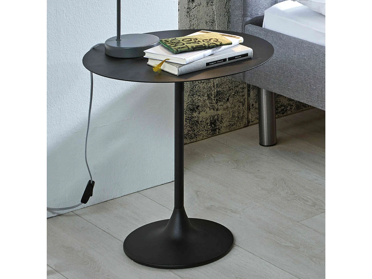 Table de chevet avec plateau en métal noir - CH15046