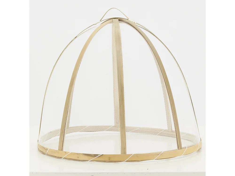 Cloche en bambou et filet blanc