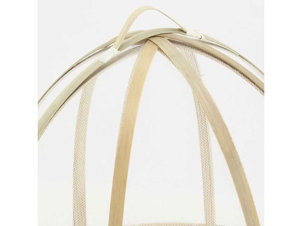 Cloche en bambou et filet blanc