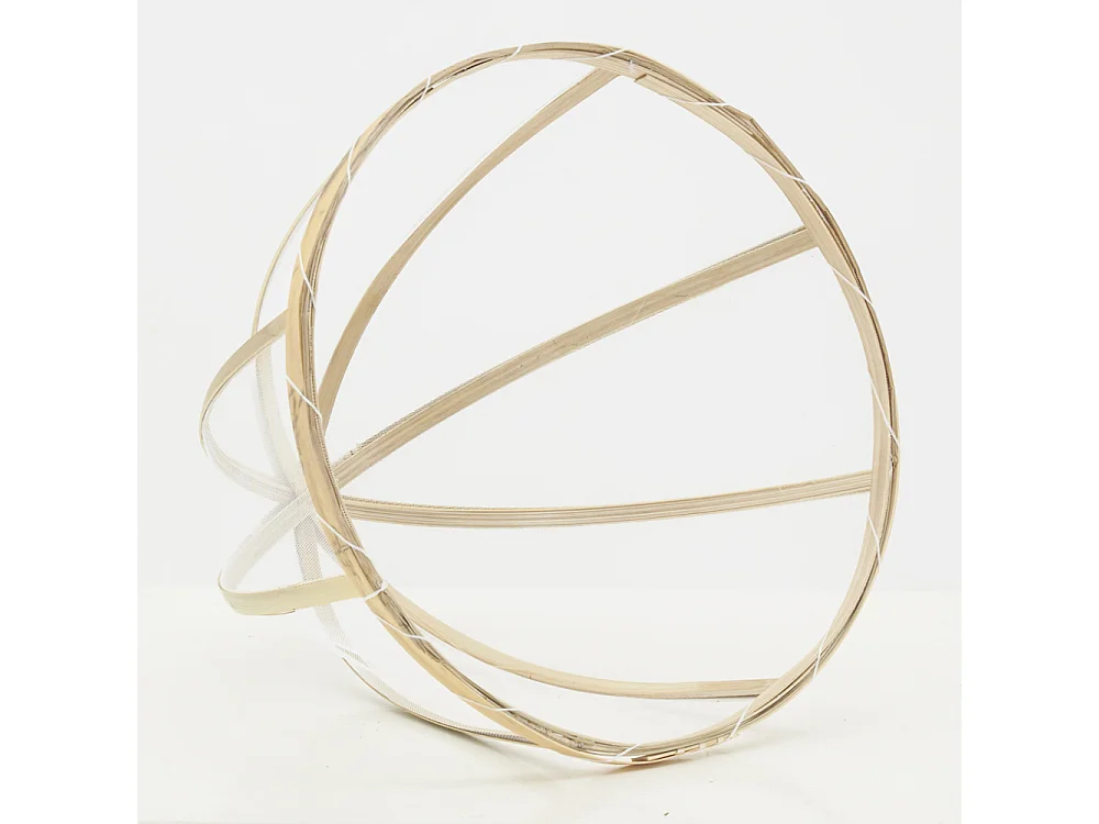 Cloche en bambou et filet blanc