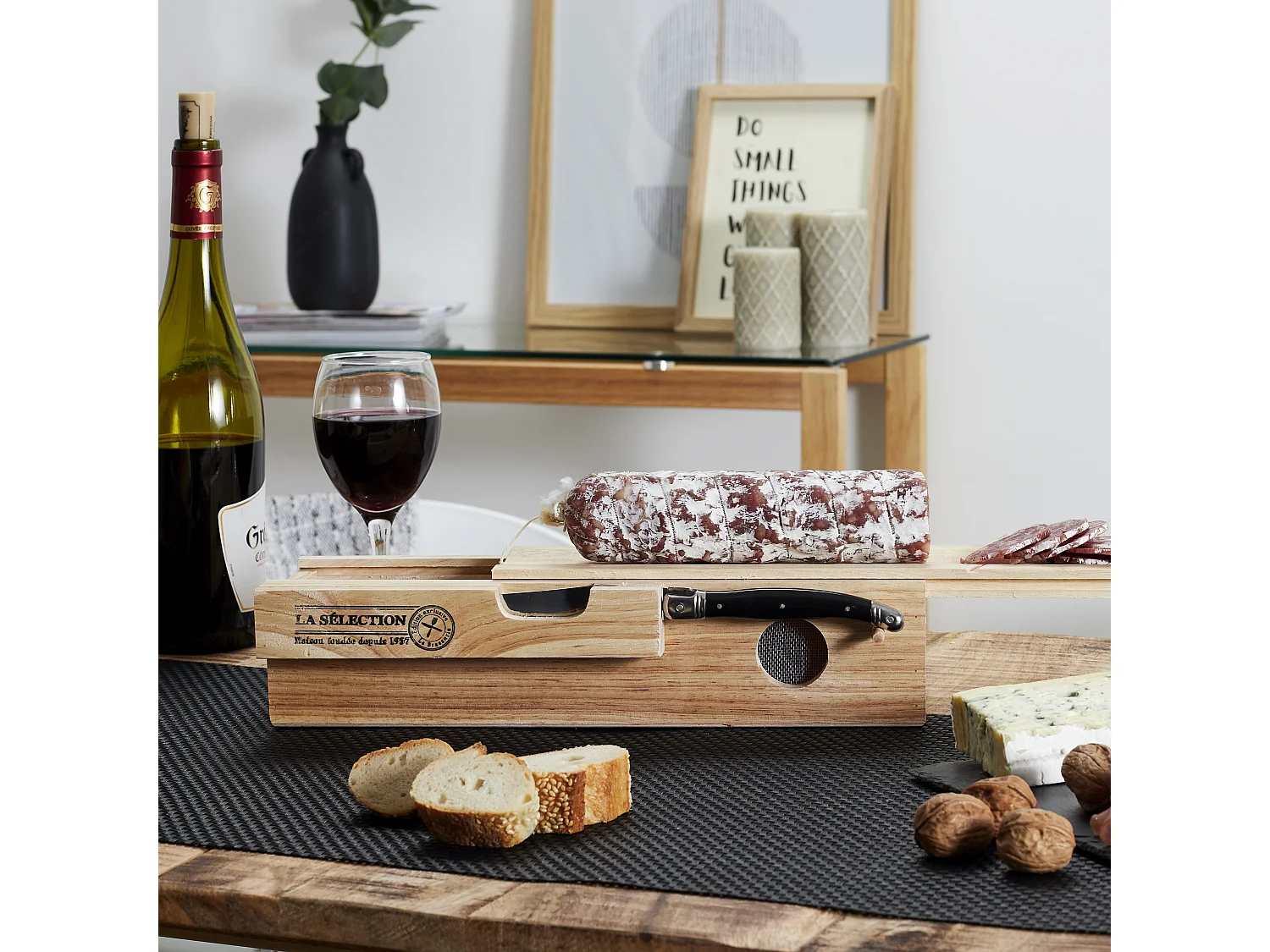 Cave A Saucisson Et Couteau Beige