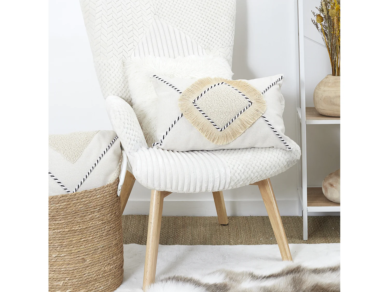 Coussin Beige Et Blanc Frange Pompons 30x50cm Beige