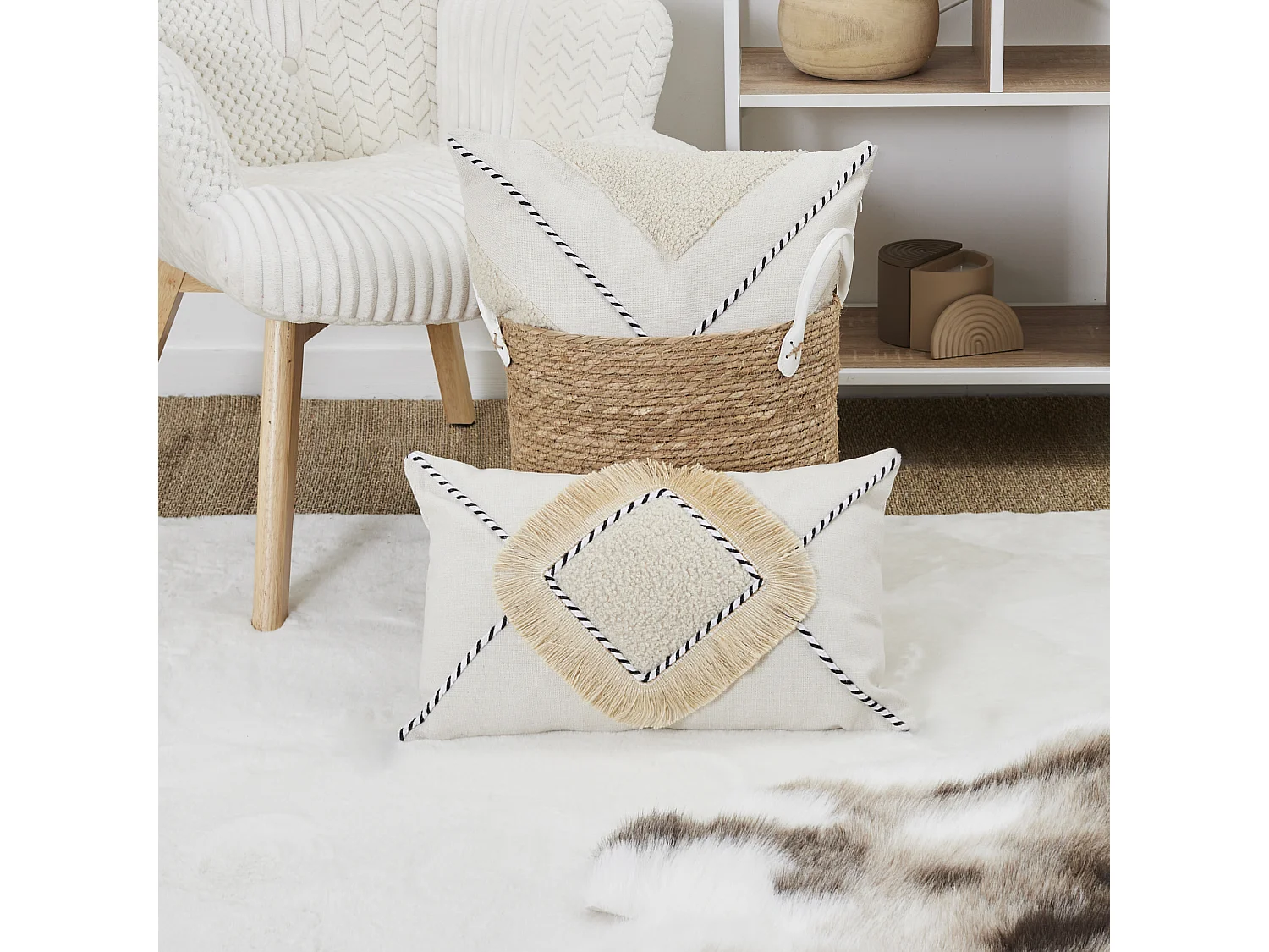 Coussin Beige Et Blanc Frange Pompons 30x50cm Beige