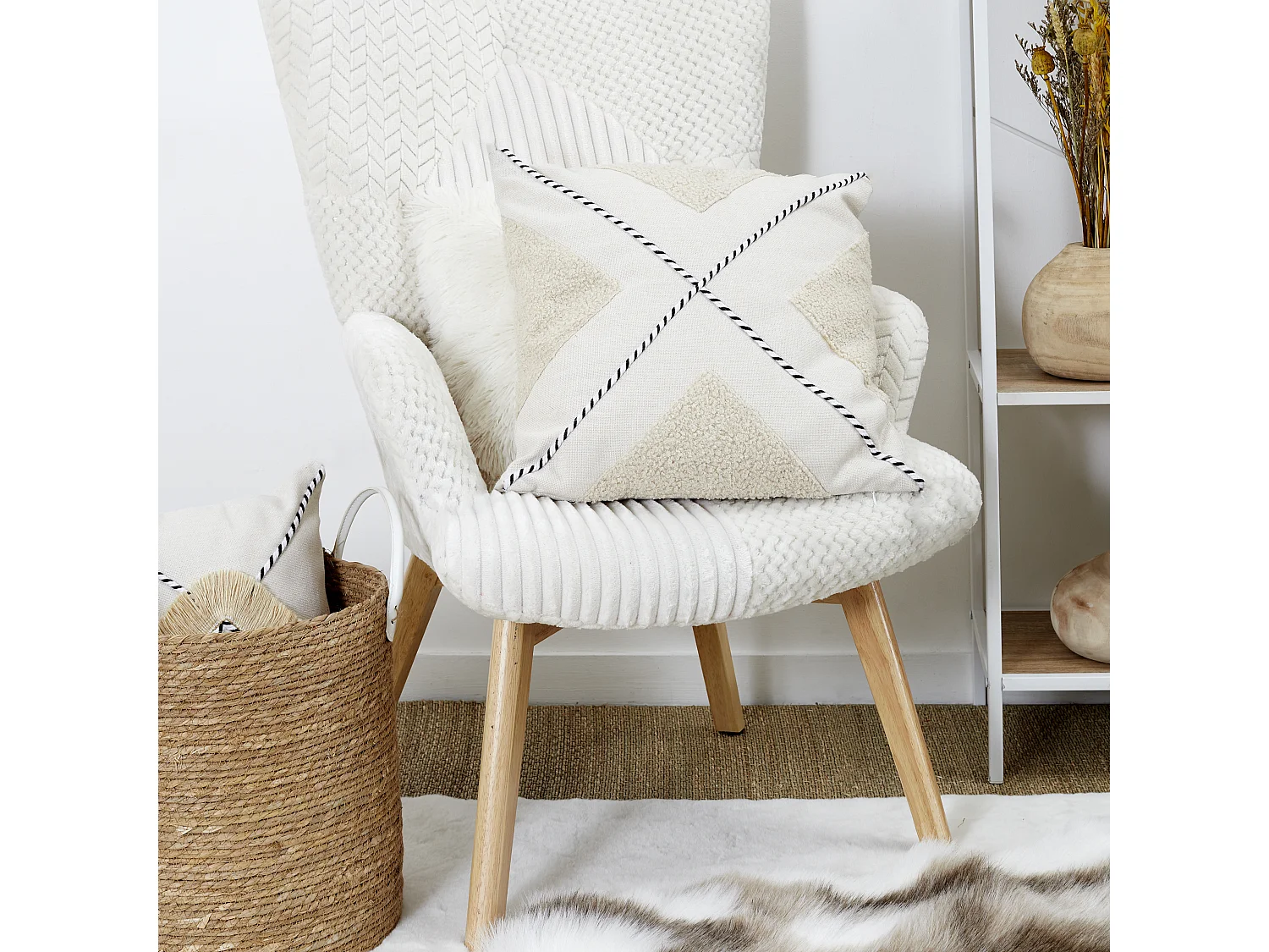 Coussin Beige Et Blanc Tufte A Pompons 40x40cm Beige