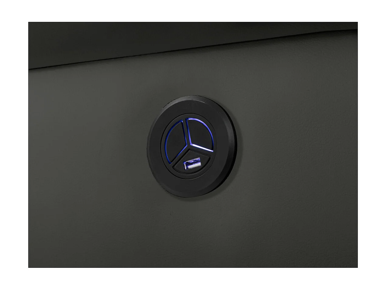 Canapé de Relaxation électrique 3 places en Simili Léo - Noir - L193 x 93 x 96cm - Loungitude