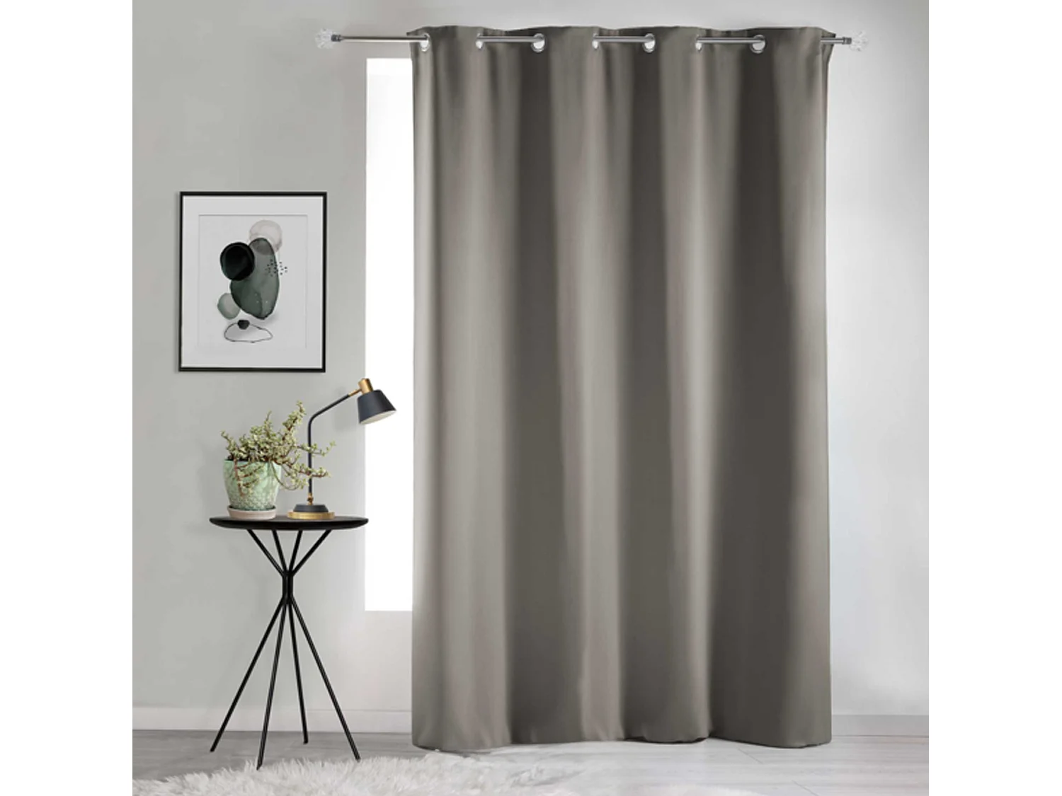 Cortina opaca lisa con ollaos 135 x 240 cm