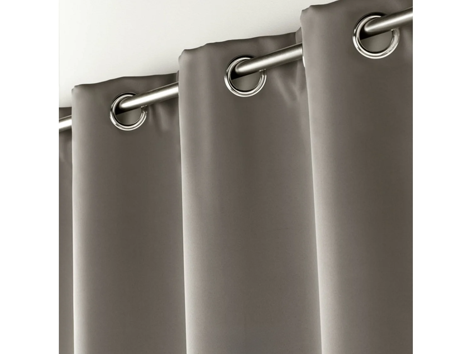 Cortina opaca lisa con ollaos 135 x 240 cm