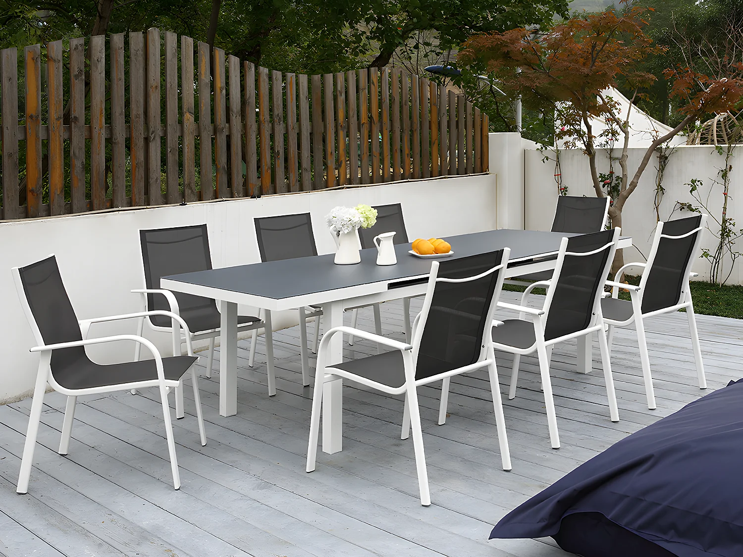 Chaise de jardin empilable en aluminium et textilène waterproof grise et blanche - LINOSA de MYLIA