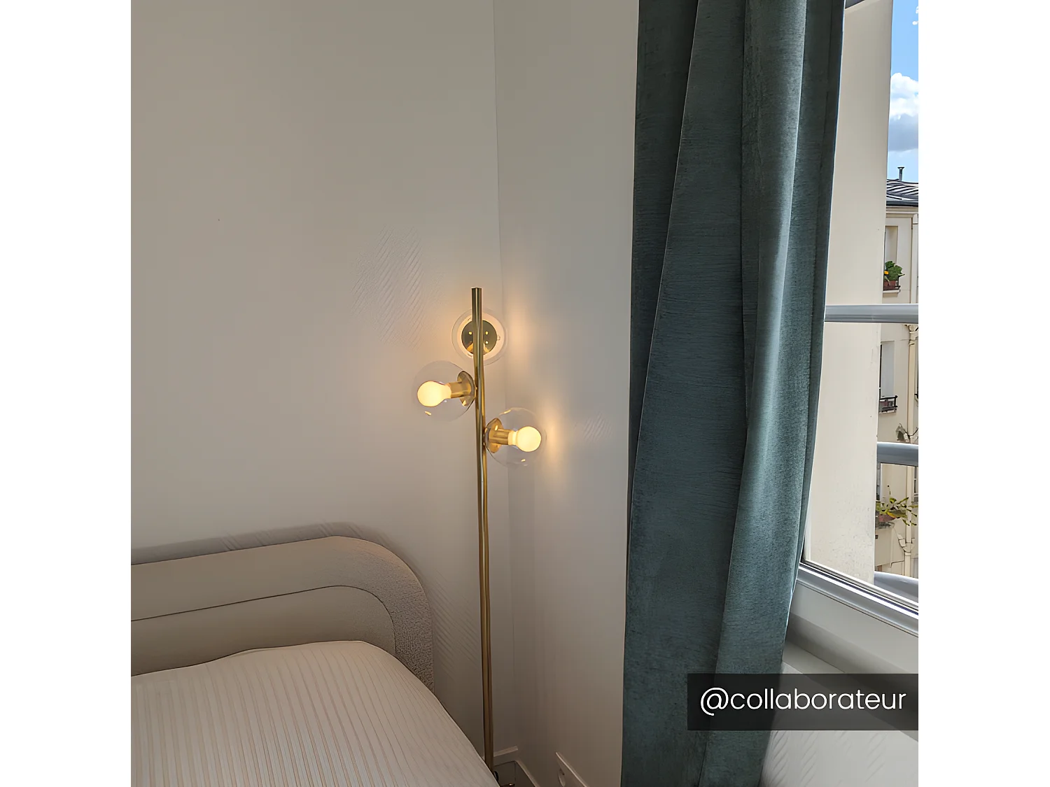 Lampadaire en laiton brossé et 3 globes en verre - L. 32 x H. 148 cm -Doré - YUKON