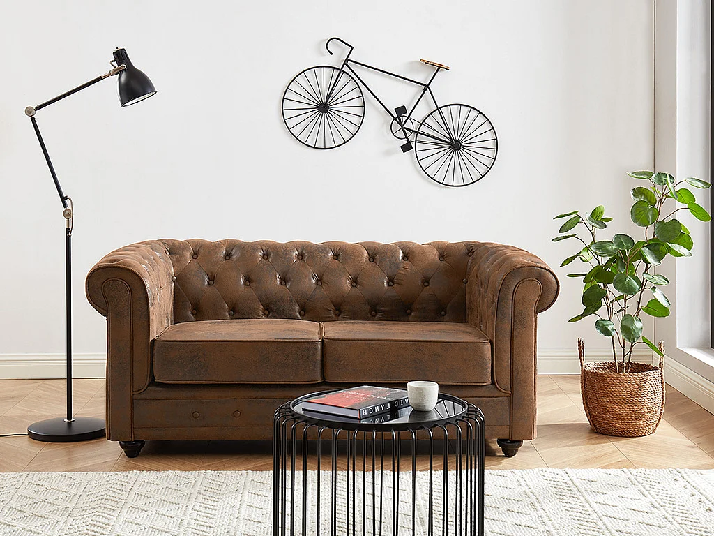 Canapé 2 places CHESTERFIELD en microfibre aspect cuir vieilli