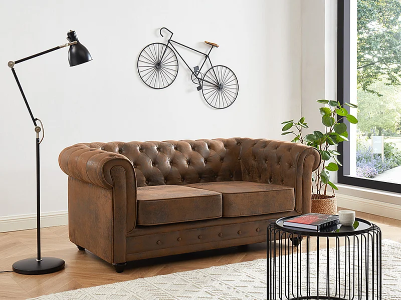 Canapé 2 places CHESTERFIELD en microfibre aspect cuir vieilli