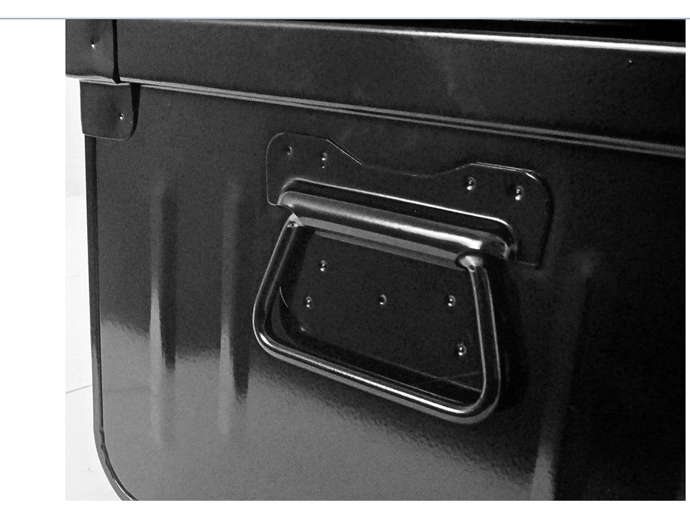 Malle de rangement en métal Habitat L57xH29xP42 - Capacité 60 litres-Noir