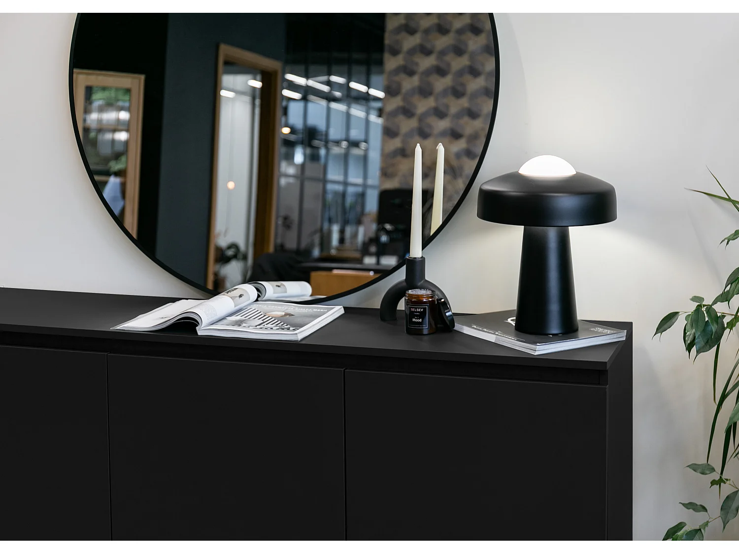 Commode à trois portes - 150 cm - noir avec pieds noirs - Bemmi