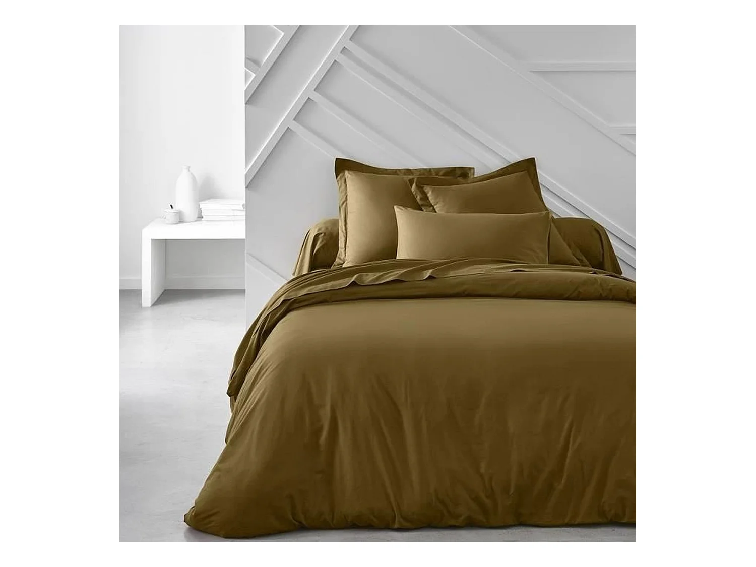 Sábana bajera ajustable 100% algodón calidad 144 hilos, en colores lisos. Bronce 135x200cm