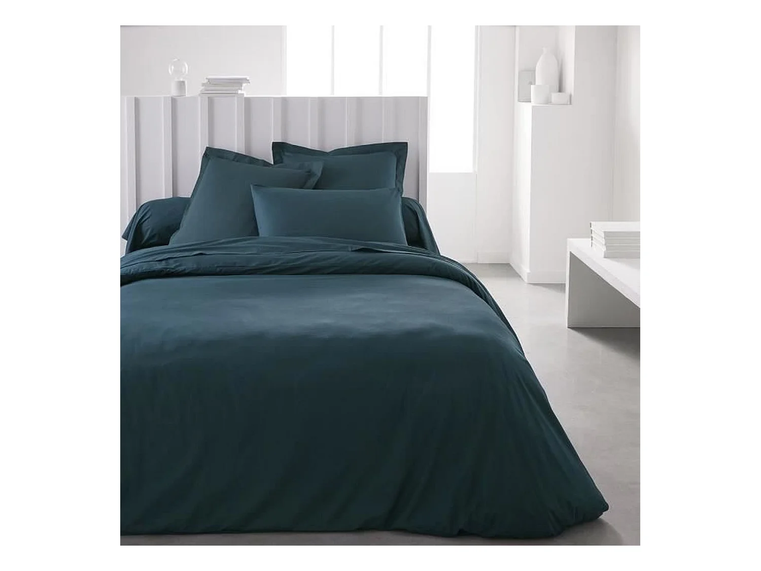 Sábana bajera ajustable 100% algodón calidad 144 hilos, en colores lisos. Azul Petróleo 135x200cm