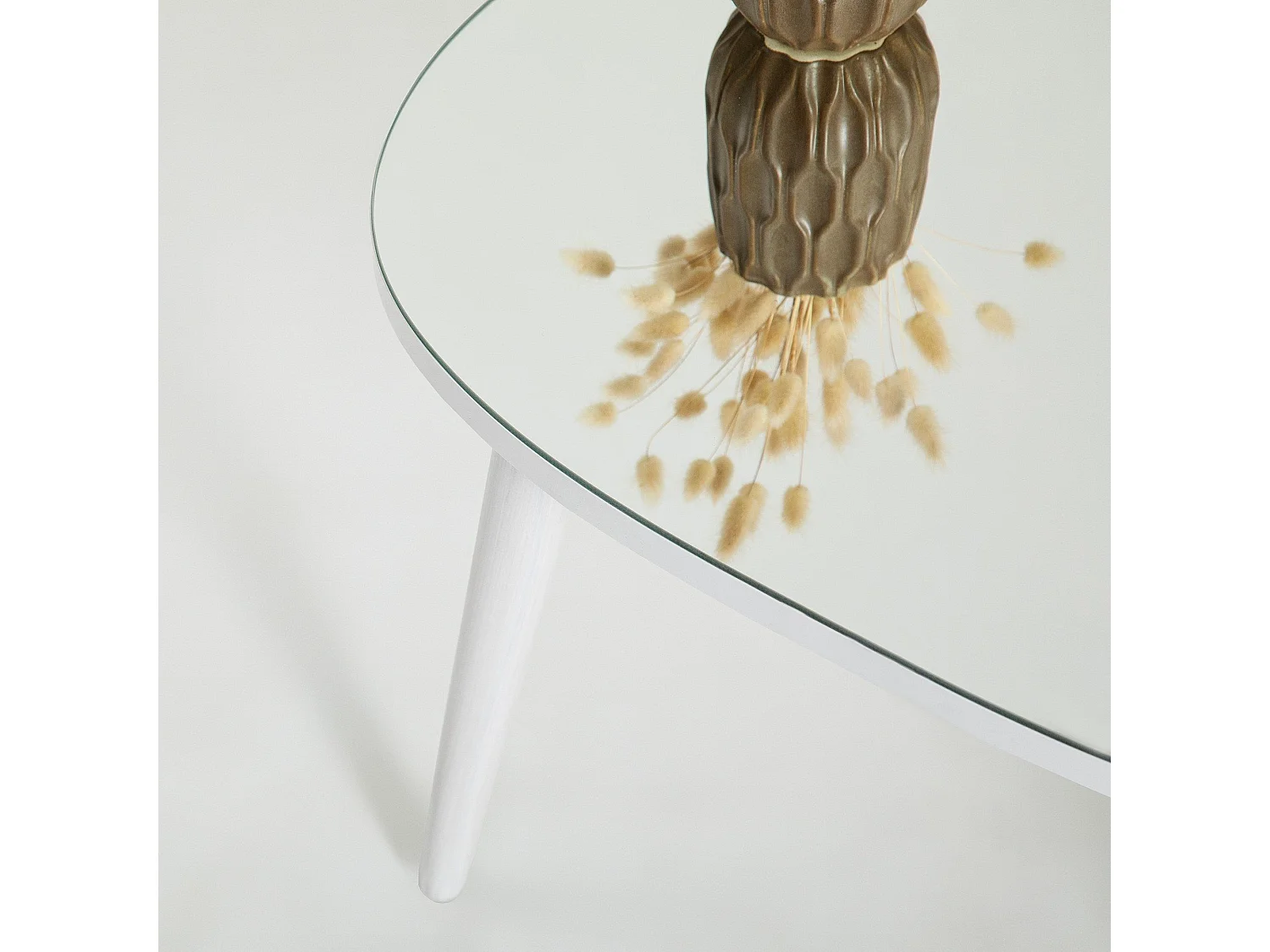 Table basse trépied ovale Casina 55x75cm Bois Blanc et Verre trompé Miroir