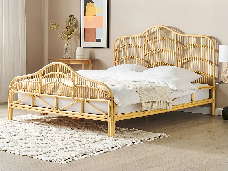 Bett Rattan hellbraun mit Lattenrost 180 x 200 cm hohes Kopf- & Fußteil Domeyrot