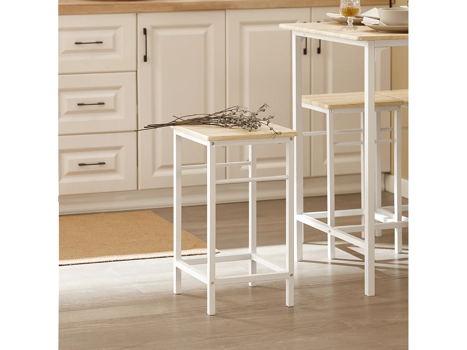 Set de 1 Table + 4 Tabourets Ensemble, Table de Bar Bistrot + 4 Tabourets avec Repose-Pieds Table Haute Cuisine SoBuy OGT11-WN