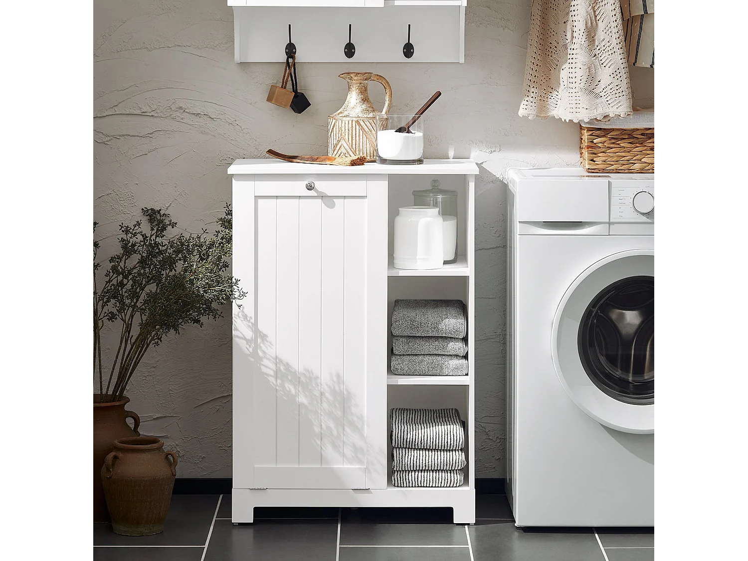 Armoire à Linge avec Sac à Linge avec 3 étagères et 1 Panier à Linge Amovible SoBuy BZR105-W
