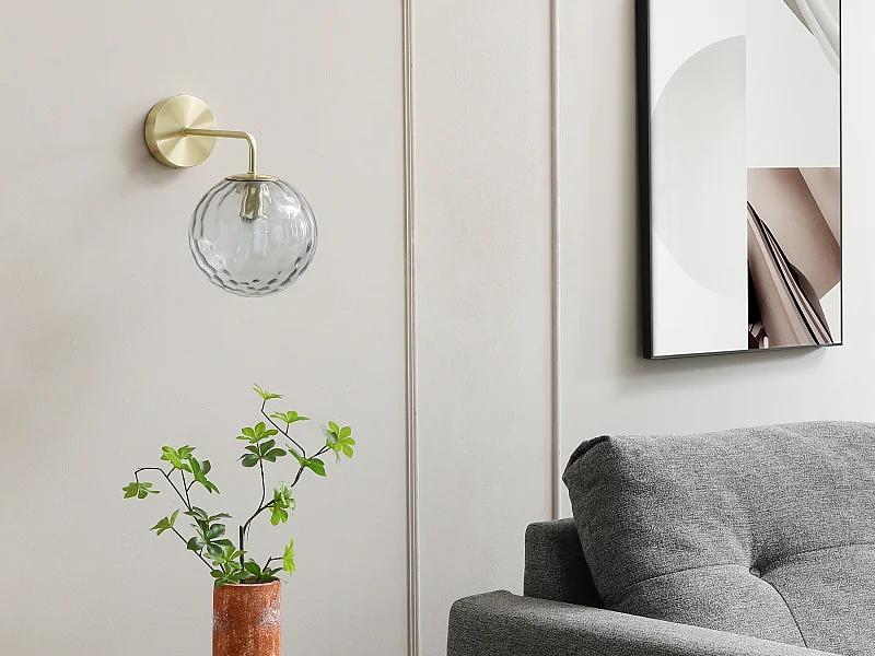 Wandlamp van metaal en gerookt glas - L32 x D32 x H20 cm - Goudkleurig - SUSANNE