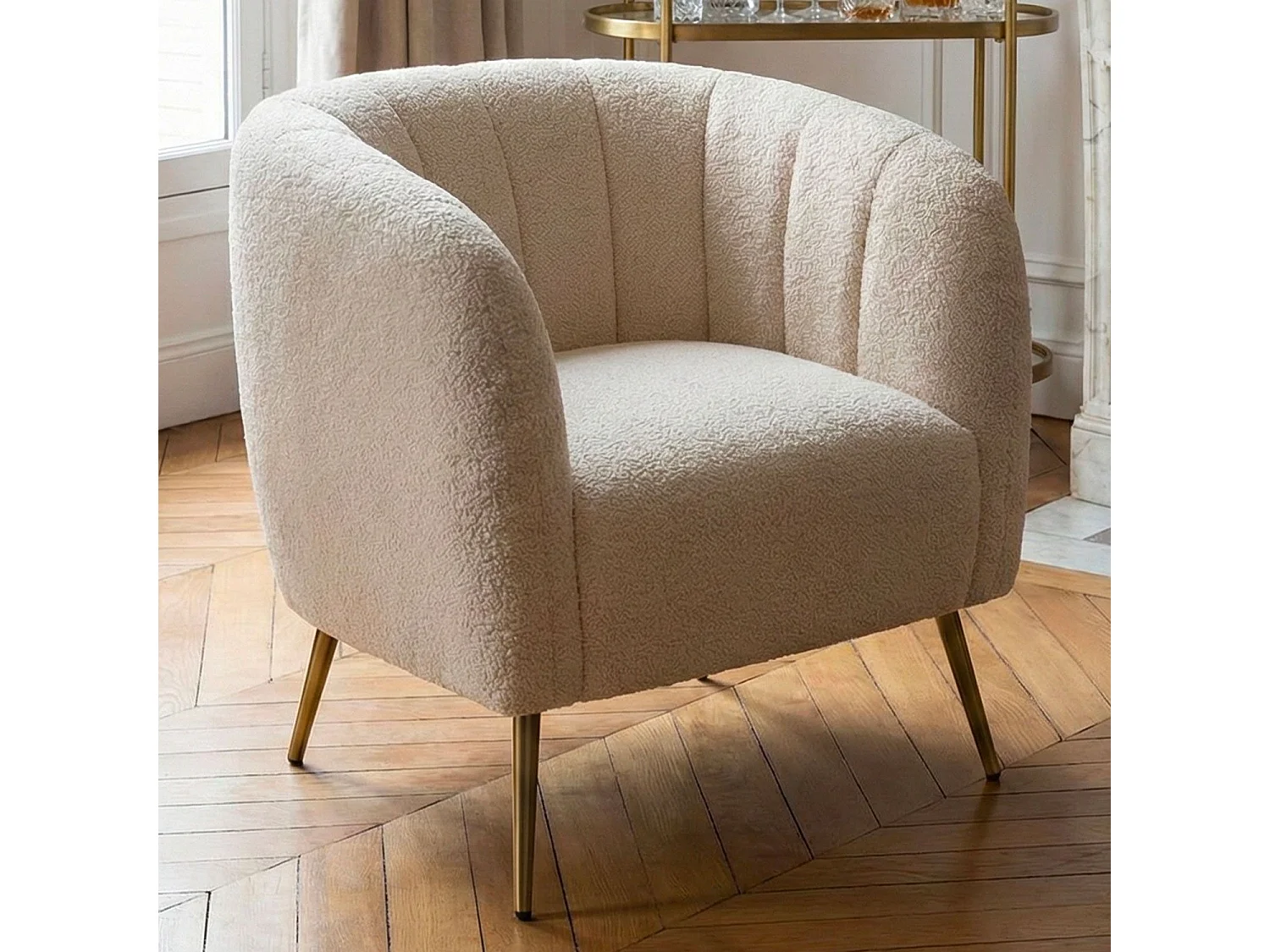 Fauteuil moderne Bombaro pieds métal doré et Tissu bouclette Beige