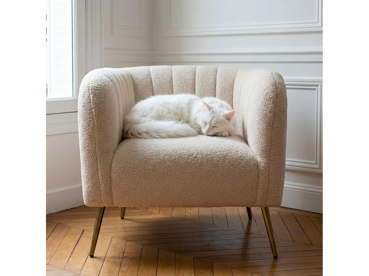 Fauteuil moderne Bombaro pieds métal doré et Tissu bouclette Beige
