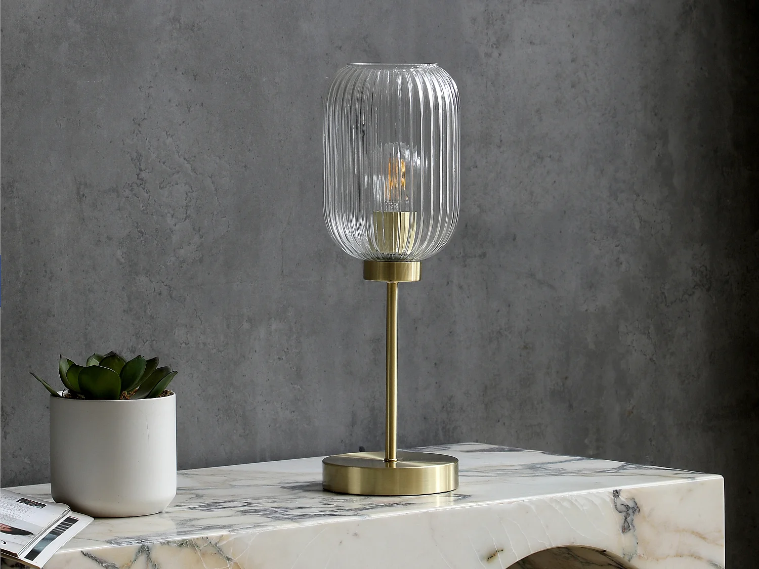 Lampada da tavolo L. 14 x P. 14 x H. 43,5 cm in Metallo e Vetro Dorato Vintage - LOUXOR