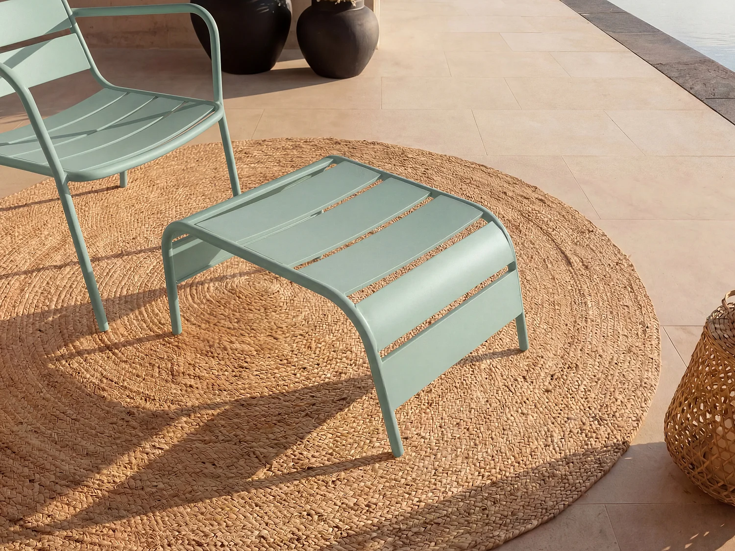 Repose pied en métal vert amande - MIRMANDE