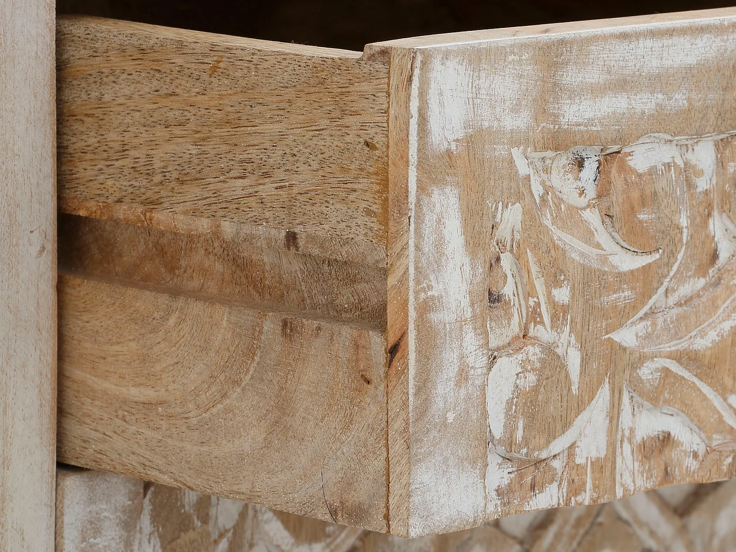 Kalhana | Mesa de cabeceira com 1 gaveta e 1 porta em castanho claro