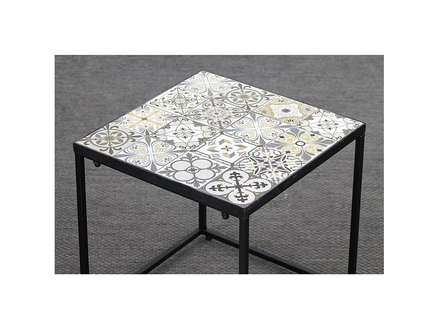 Estosa - Set van 2 lage buitentafels met keramisch blad en metalen structuur