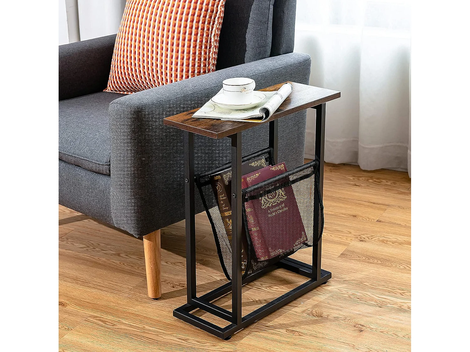 Table d'appoint de style industriel, 2 niveaux avec porte-revues en maille, 48 x 18 x 54,5 cm