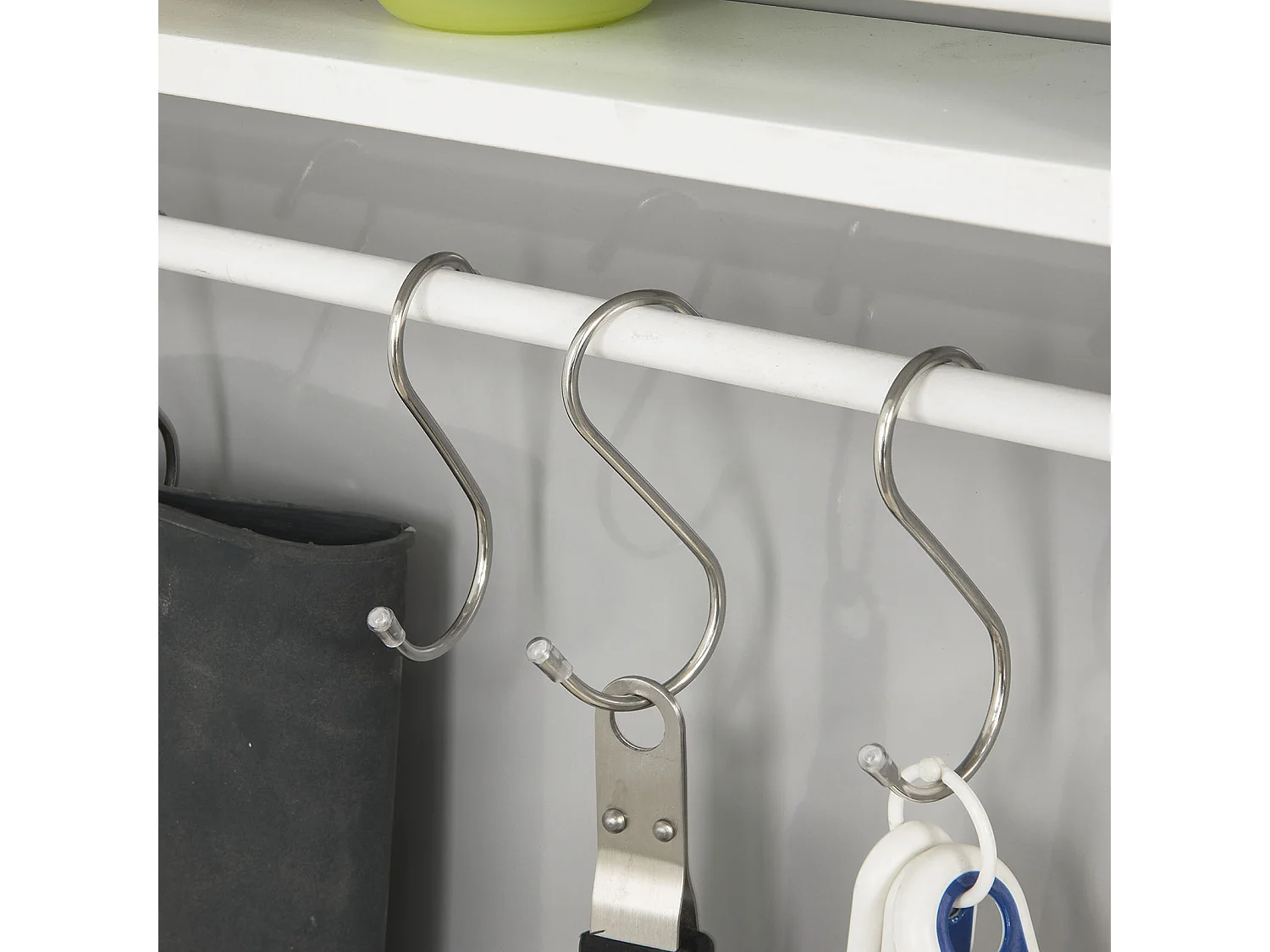 Étagère à suspendre pour réfrigérateur avec ventouses Étagère à épices en bois - 3 étagères et 5 crochets - Blanc FRG150-W SoBuy