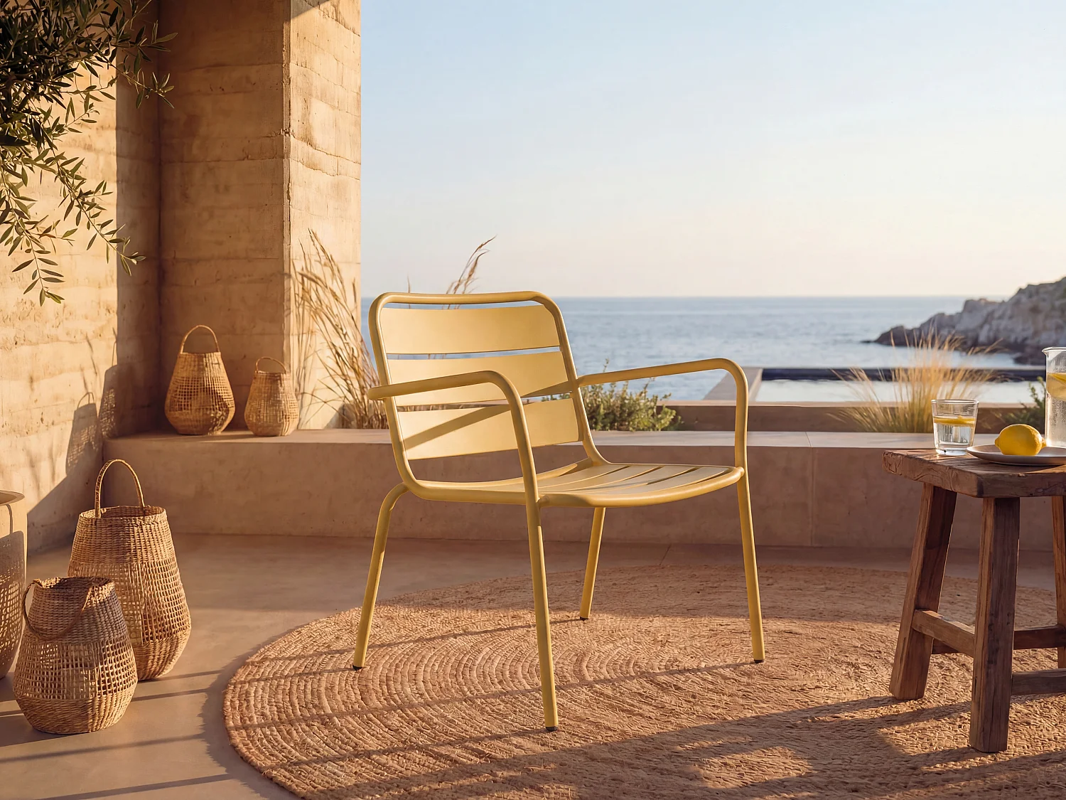 Fauteuil bas de jardin empilable en métal - Jaune moutarde - MIRMANDE de MYLIA