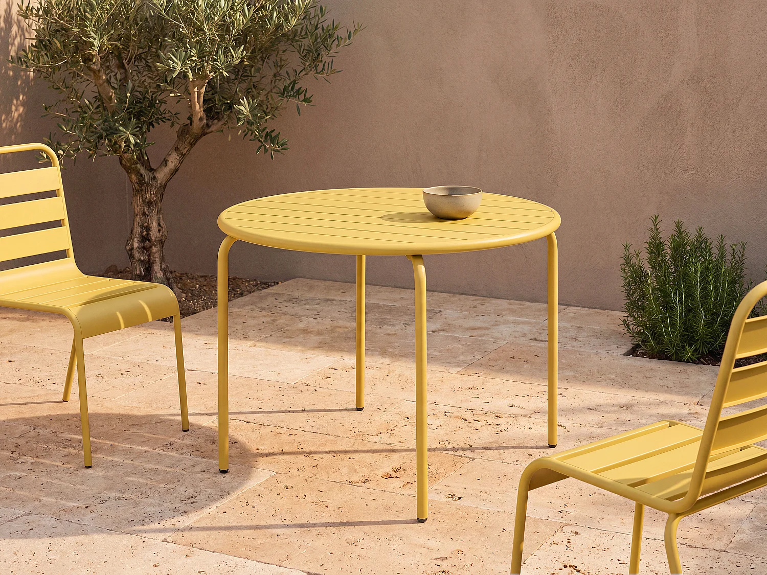 Ronde tuintafel D110 cm van metaal - Mosterdgeel - MIRMANDE van MYLIA