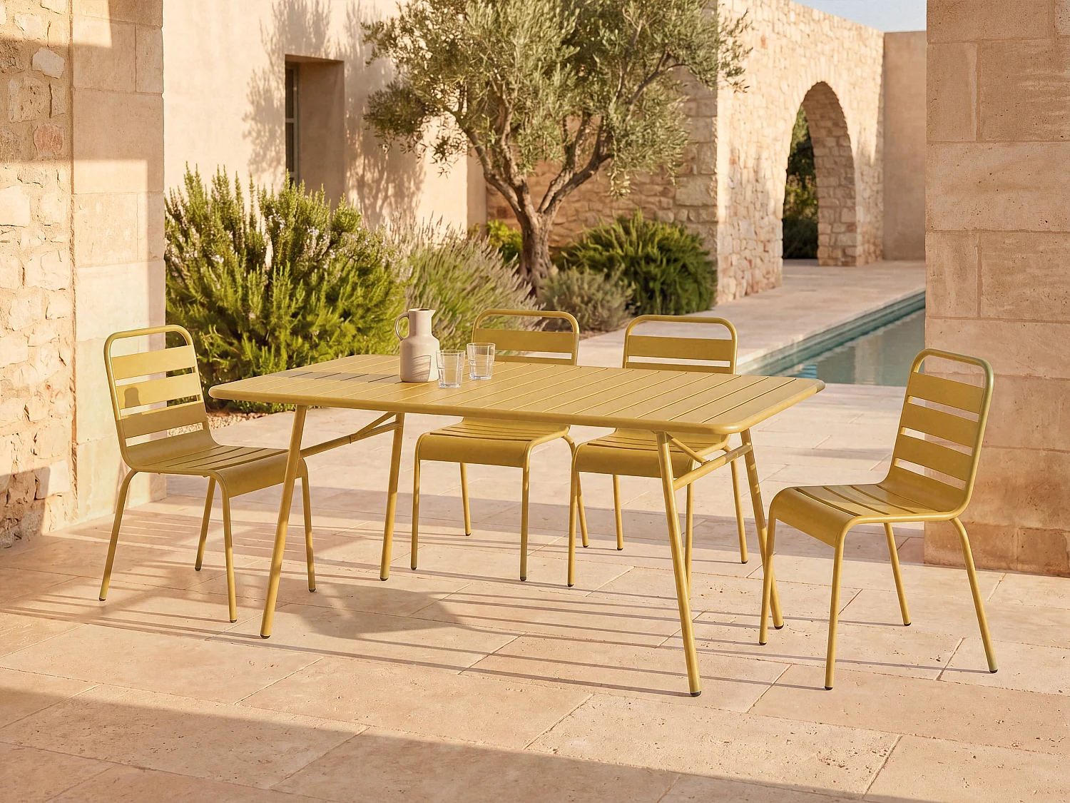 Table de jardin L.160 cm en métal - Jaune moutarde - MIRMANDE de MYLIA