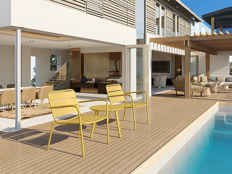 Garten-Sitzgruppe: 2 niedrige, stapelbare Sessel + Beistelltisch - Metall - Senfgelb - MIRMANDE von MYLIA