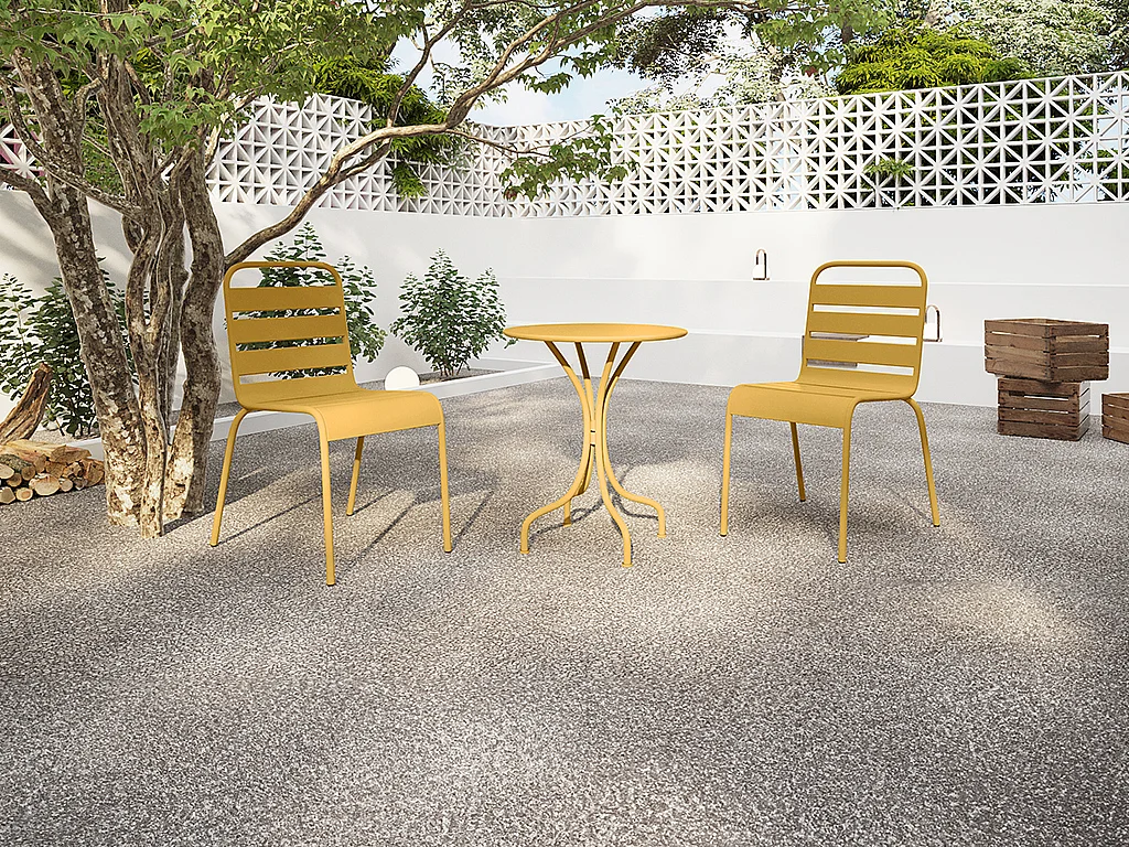 Tuineethoek van metaal - Een tafel D60 cm en 2 opstapelbare stoelen - Mosterdgeel - MIRMANDE