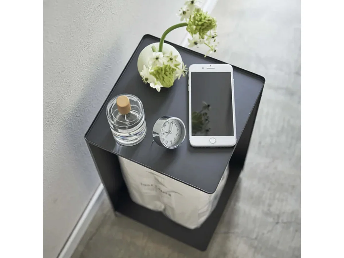 Contenitore per toilette con rotelle