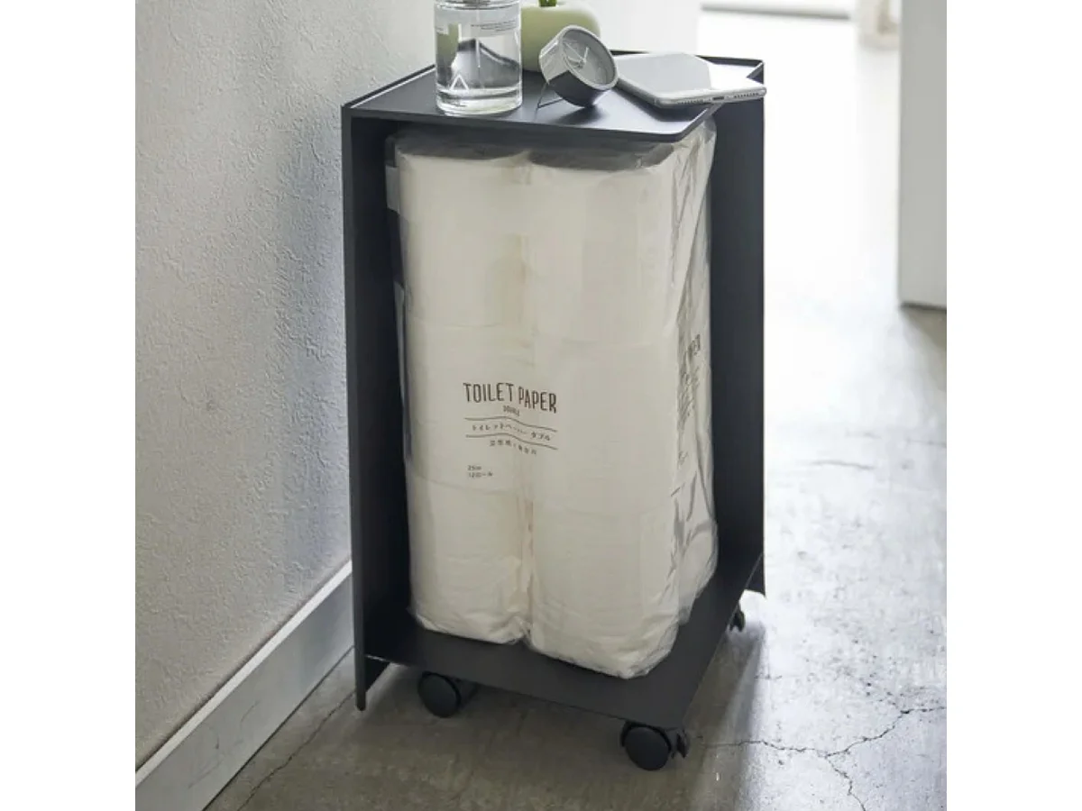 Contenitore per toilette con rotelle