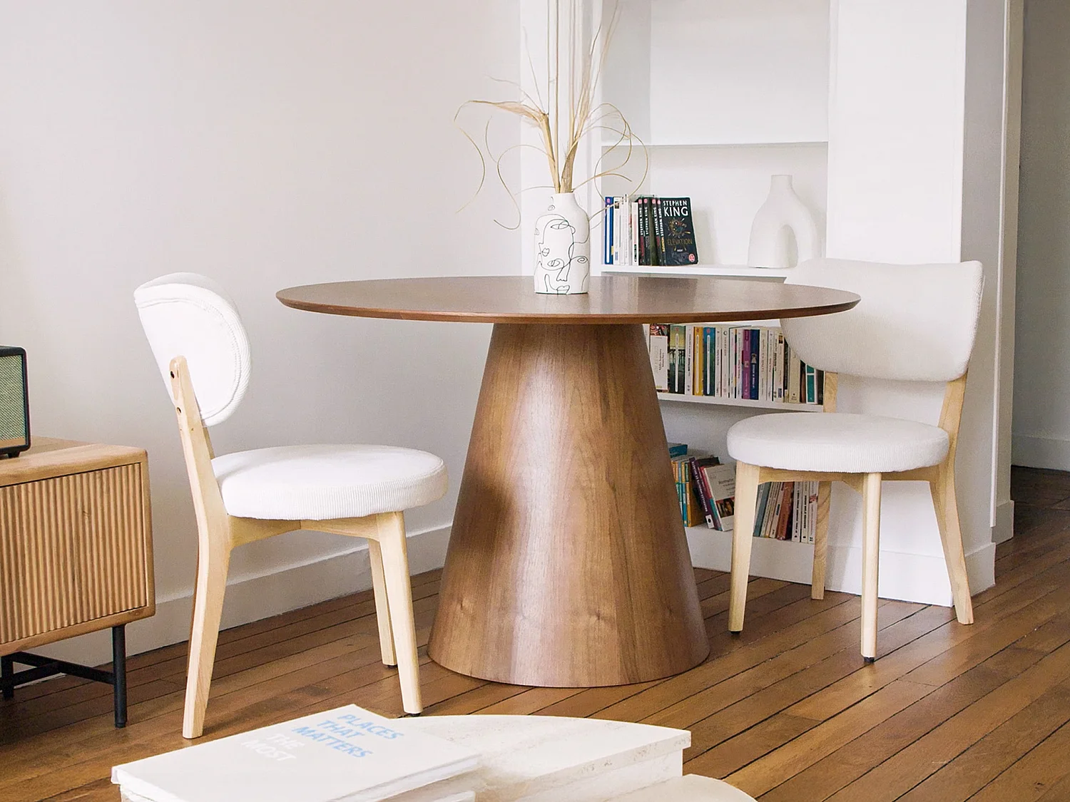 Table à manger ronde 4 personnes placage noyer - Naturel foncé - ANTALIZA