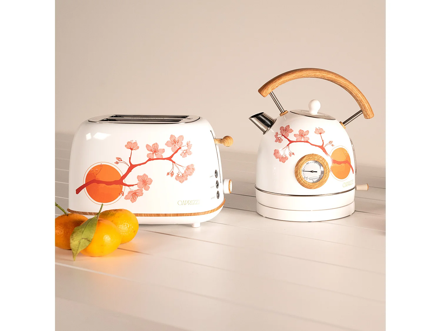 Pack Tostadora de Pan Caprizze Kaito con Doble Ranura Extra Ancha y Hervidora Nara Color Blanco Mate Floral Diseño Retro Vintage