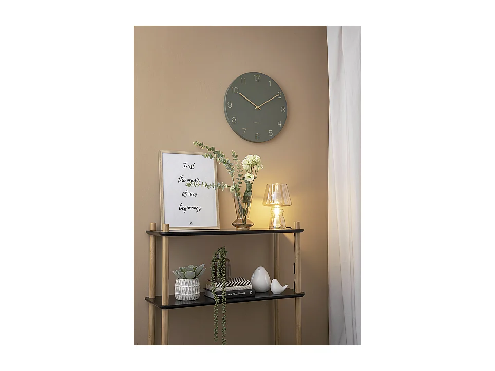 Horloge en métal chiffres gravés Charm